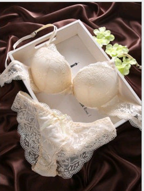 Elegant and comfortable lace lingerie set.